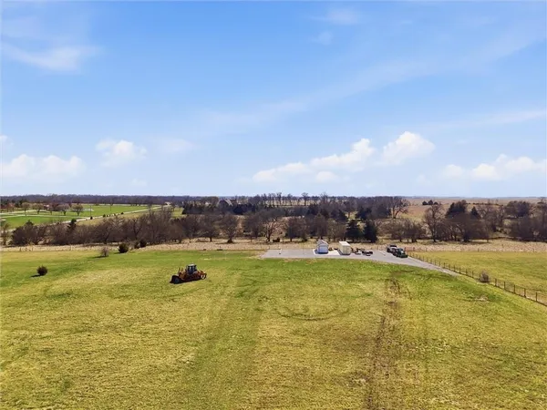 $500,000 | Sunflower Road, Edgerton, KS 66021
