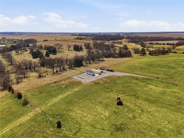 $500,000 | Sunflower Road, Edgerton, KS 66021