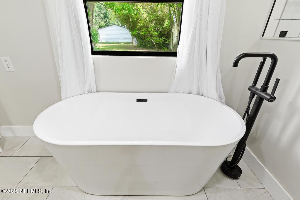 54308 Hurst Road Callahan, FL 32011 - Photo 32 of 49 a close up of a bathtub in a bathroom
