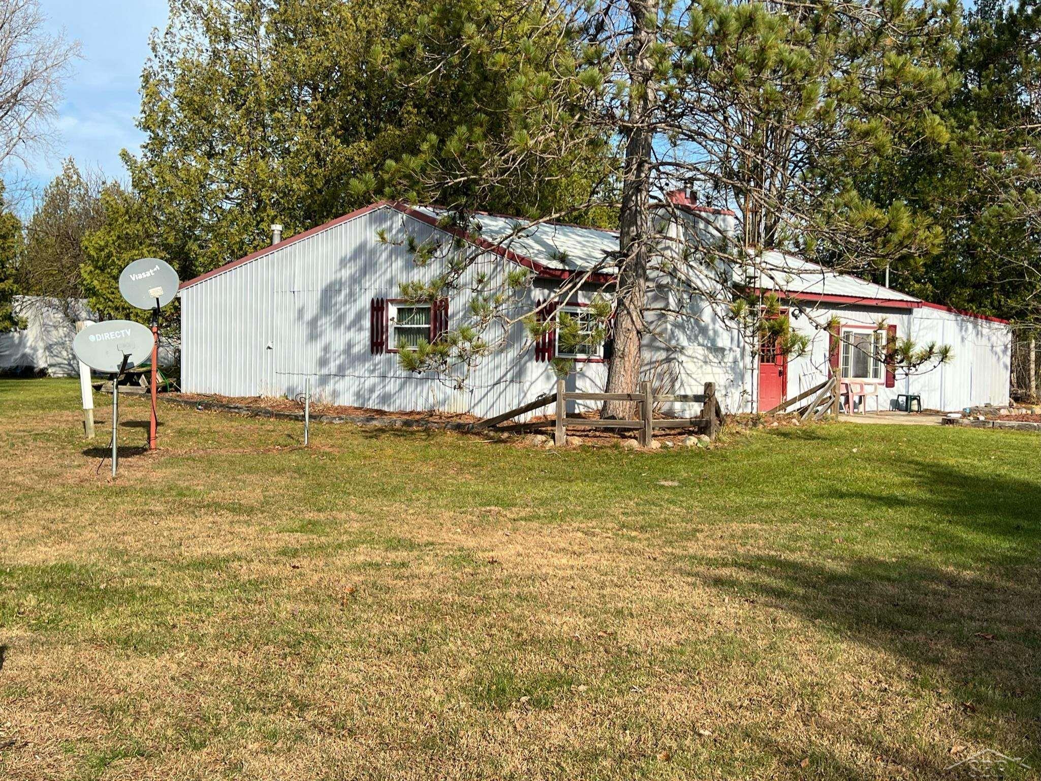 5516 West Dale Road Beaverton, MI 48612 - Photo 2 of 26