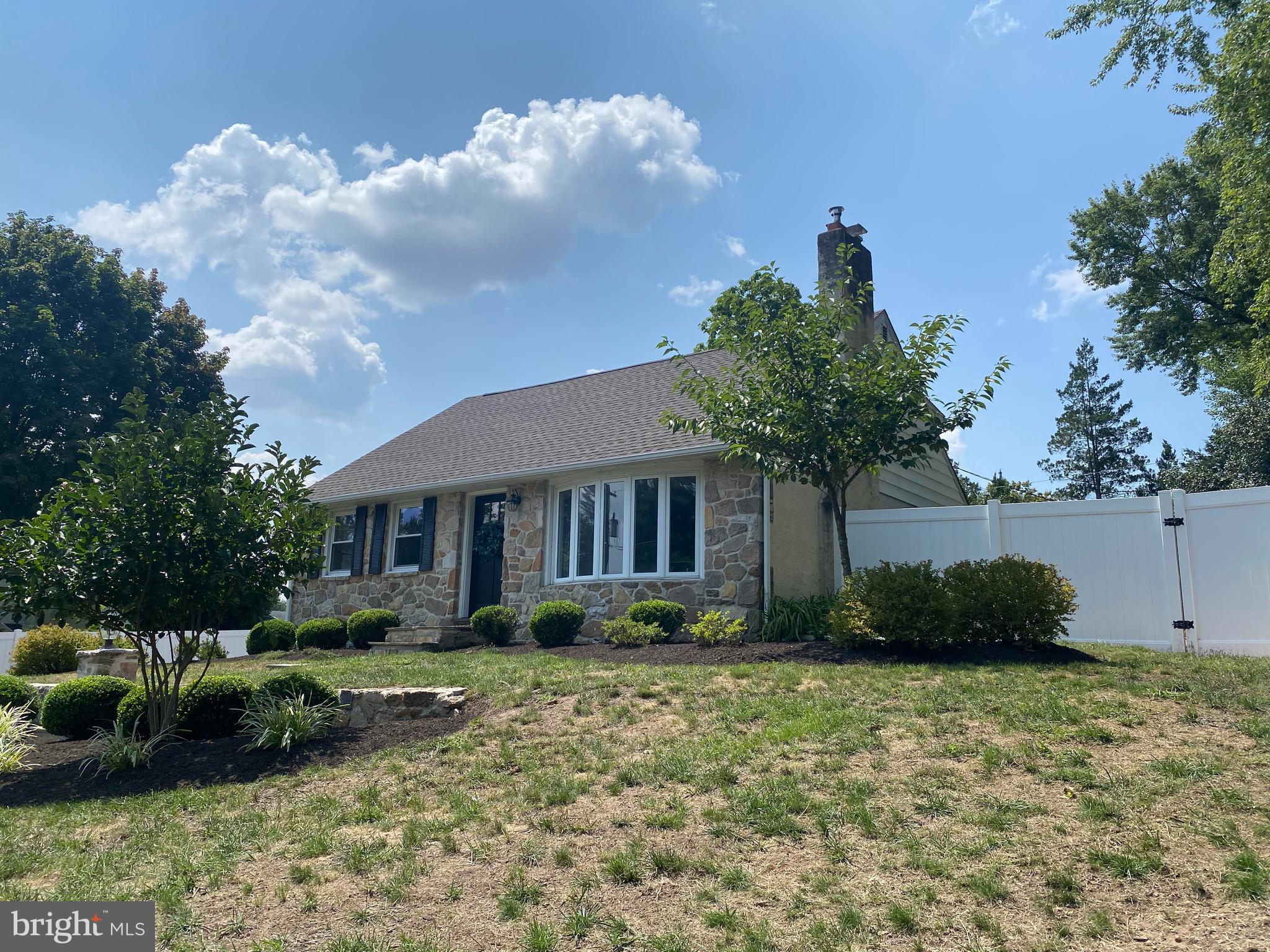 652 Holland Road Southampton, PA 18966 - Photo 3 of 55