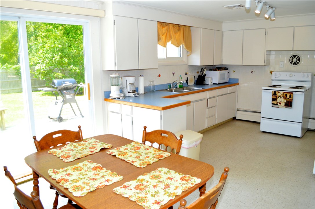 146 South Pier Road Narragansett, RI 02882 - Photo 9 of 38 Gallery Image 9