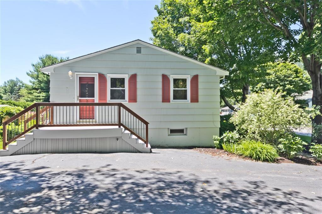 16 Mayflower Road Westbrook, ME 04092 - Photo 4 of 34 Side Porch/ Entrance