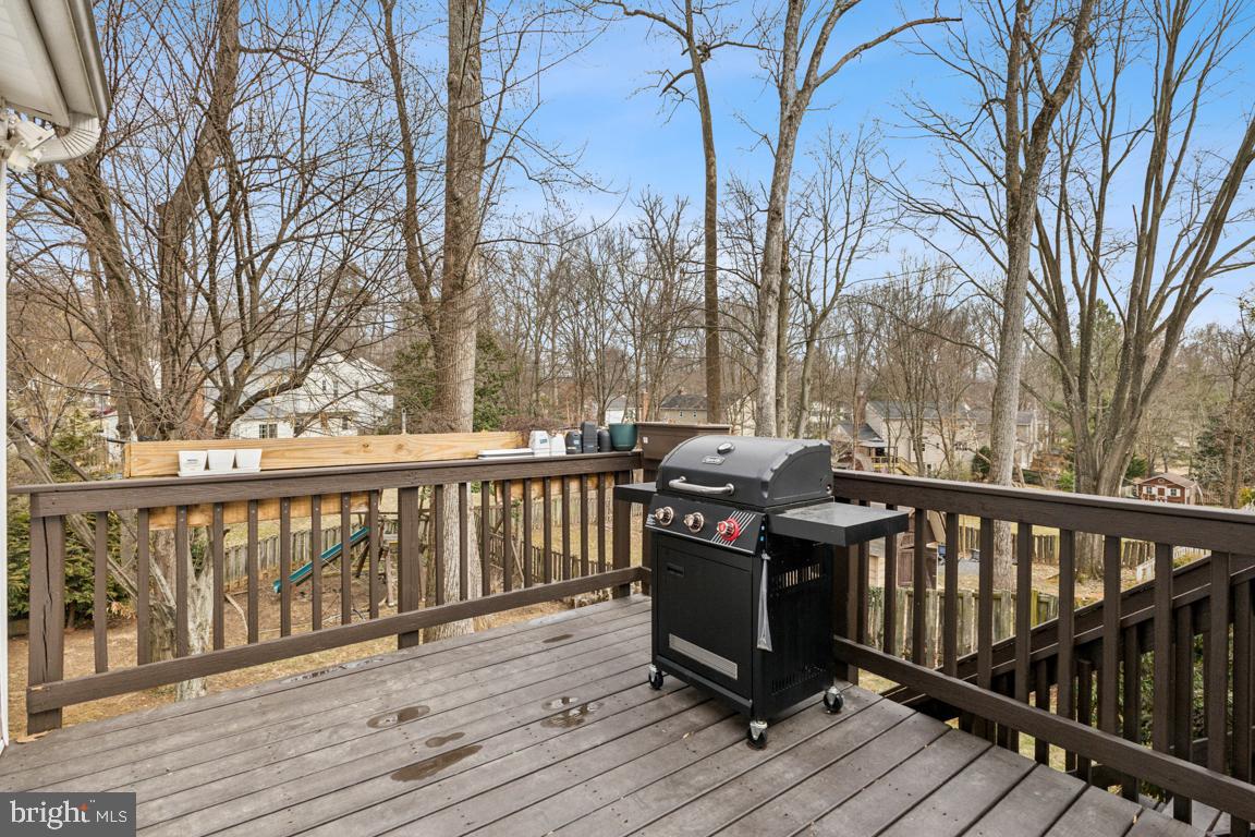 9074 Brook Ford Road Burke, VA 22015 - Photo 15 of 41 Upper Deck with descending stairs