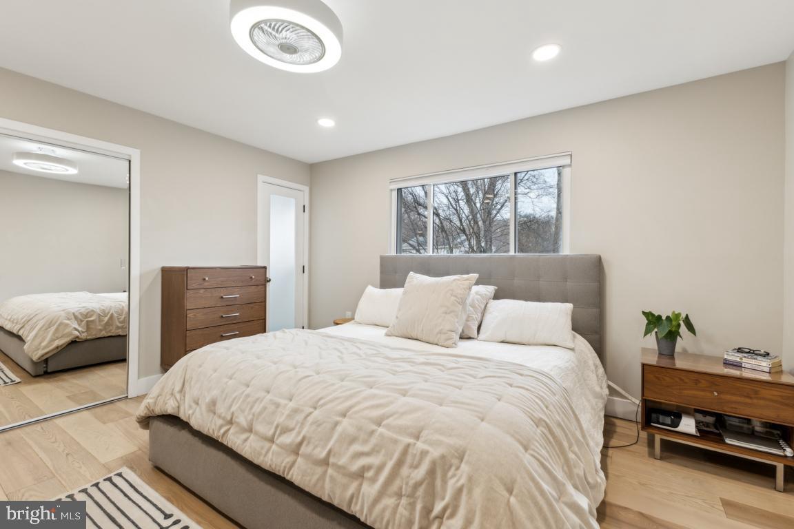 9074 Brook Ford Road Burke, VA 22015 - Photo 21 of 41 Master bedroom