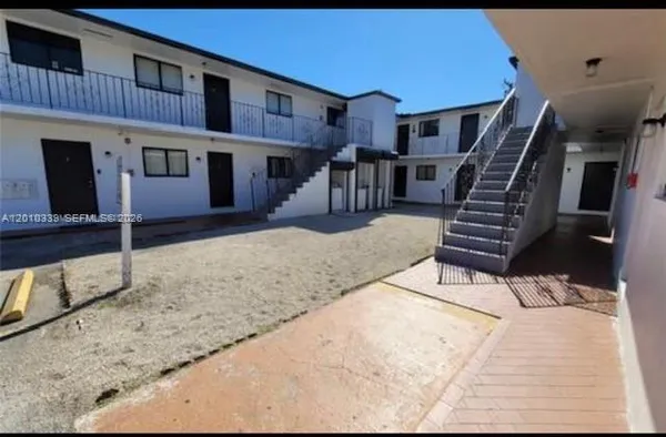 $2,100 | 120 West 10th Street, Unit 10, Hialeah, FL 33010