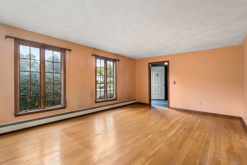 14 Oriole Road Medfield, MA 02052 - Photo 3 of 39 Gallery Image 3