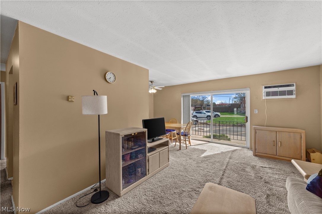 20312 Lorain Road, Unit 108 Cleveland, OH 44126 - Photo 8 of 33 Living room