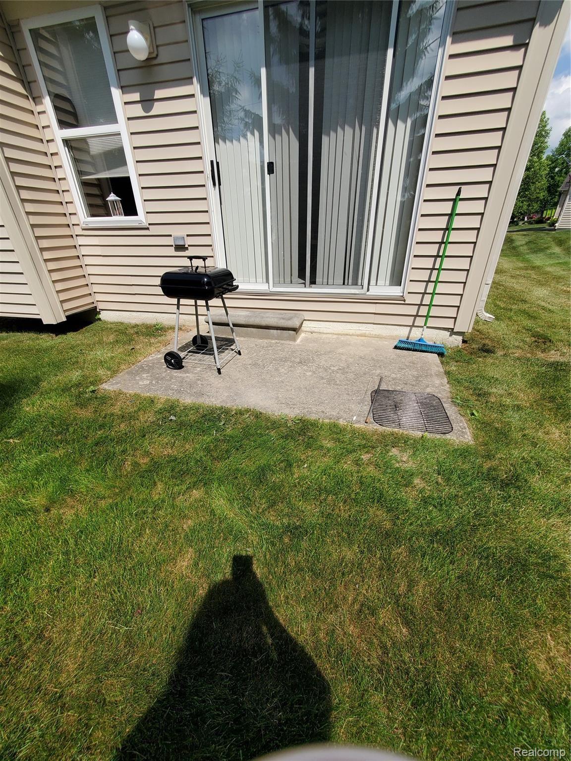 428 Lilly View Court Howell, MI 48843 - Photo 36 of 38 lvpatioclose.jpg