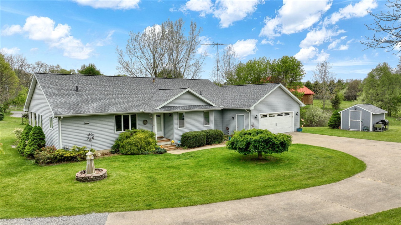 4926 Walz Road Jackson, MI 49201 - Photo 1 of 67