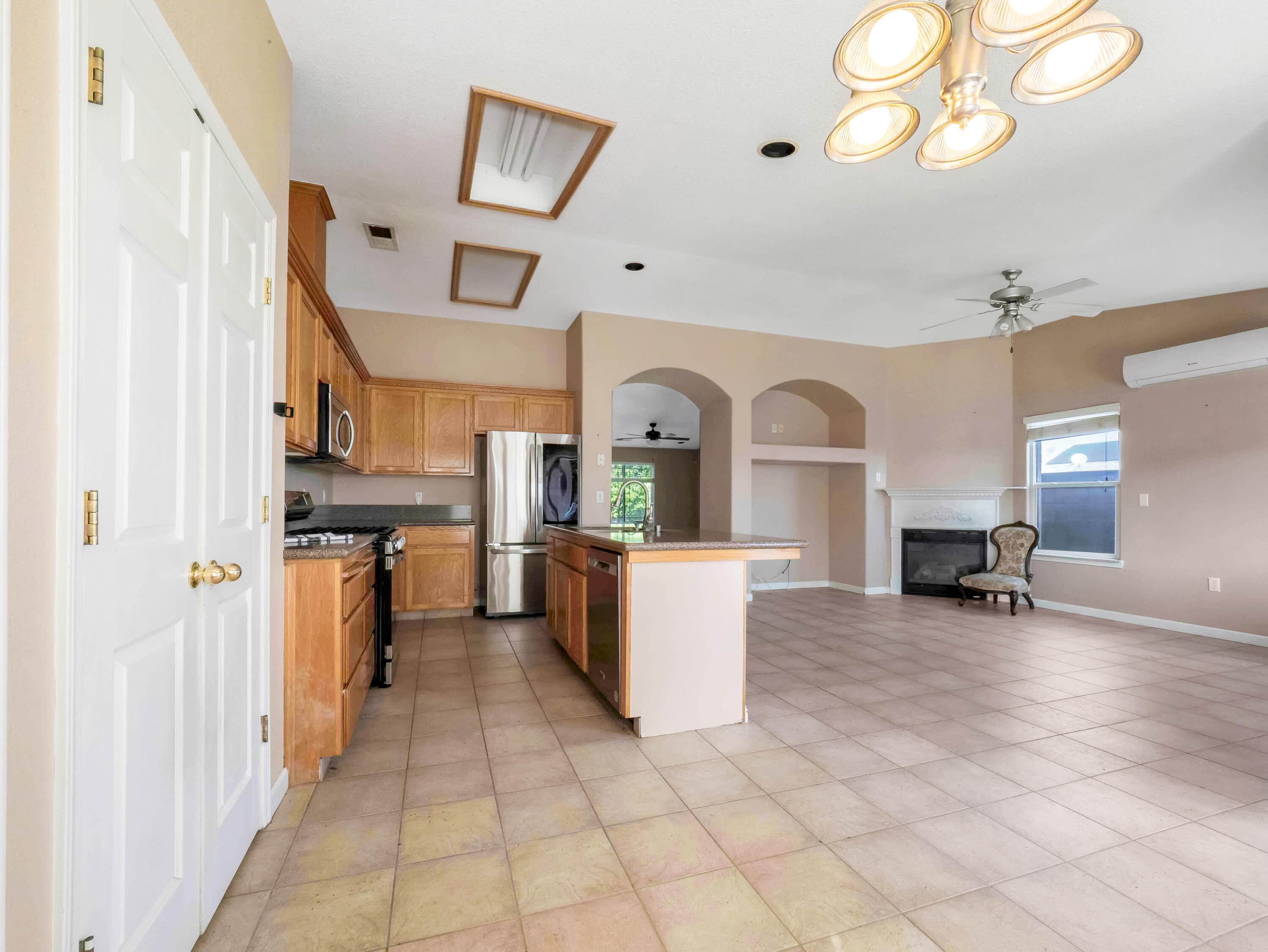 697 Leta Mae Court Exeter, CA 93221 - Photo 9 of 33 Kitchen