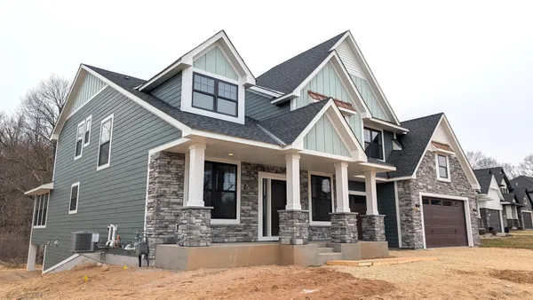 $1,068,675 | 1884 Royal Boulevard North, Lake Elmo, MN 55042