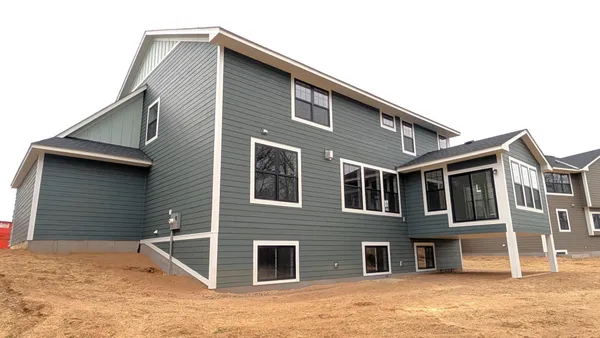 $1,068,675 | 1884 Royal Boulevard North, Lake Elmo, MN 55042