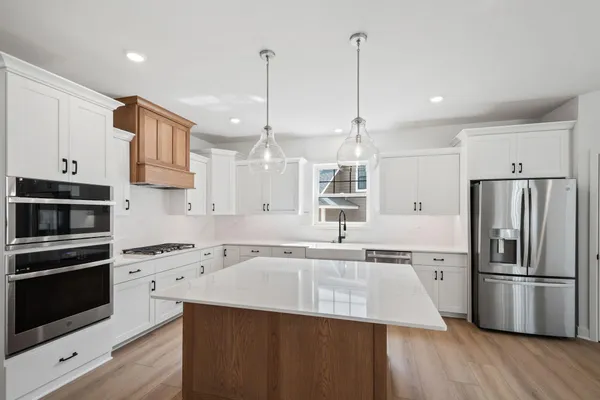 $1,068,675 | 1884 Royal Boulevard North, Lake Elmo, MN 55042