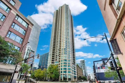 $295,000 | 400 North LaSalle Drive, Unit 1912, Chicago, IL 60654