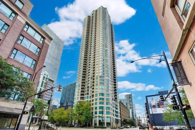 $295,000 | 400 North LaSalle Drive, Unit 1912, Chicago, IL 60654