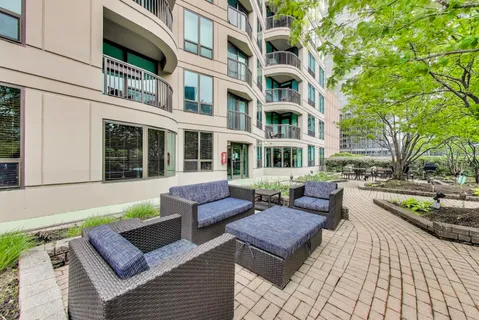 $295,000 | 400 North LaSalle Drive, Unit 1912, Chicago, IL 60654