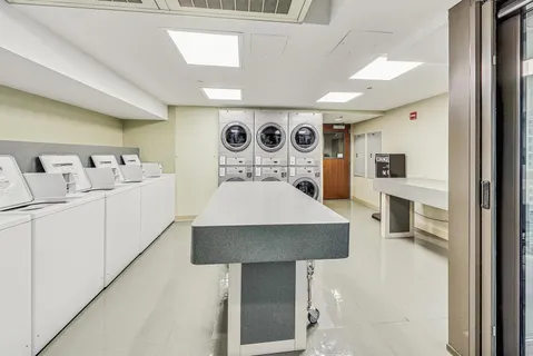 $295,000 | 400 North LaSalle Drive, Unit 1912, Chicago, IL 60654