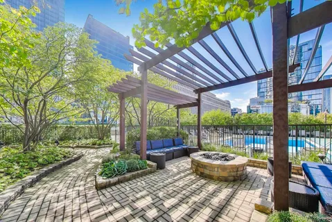 $295,000 | 400 North LaSalle Drive, Unit 1912, Chicago, IL 60654