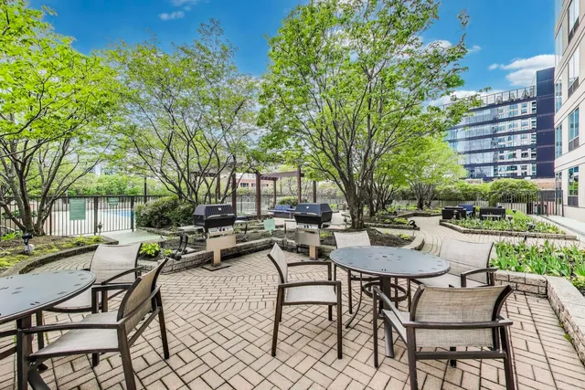 $295,000 | 400 North LaSalle Drive, Unit 1912, Chicago, IL 60654