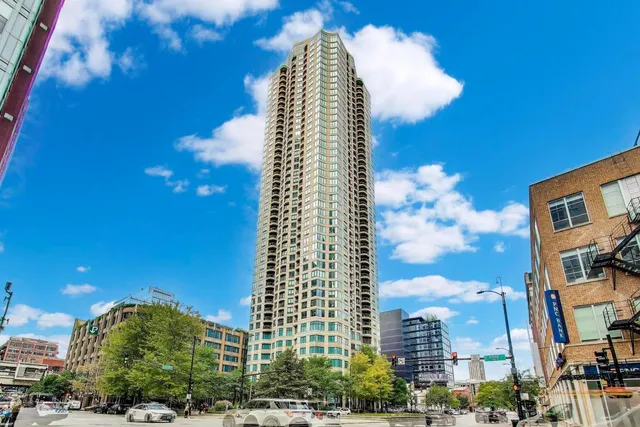 $295,000 | 400 North LaSalle Drive, Unit 1912, Chicago, IL 60654
