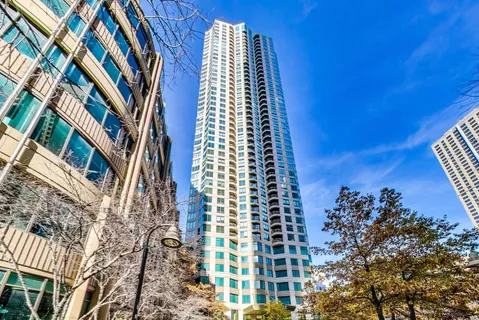 $295,000 | 400 North LaSalle Drive, Unit 1912, Chicago, IL 60654