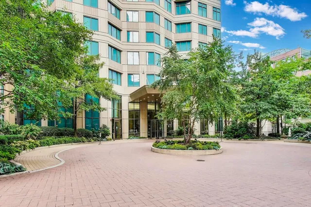 $295,000 | 400 North LaSalle Drive, Unit 1912, Chicago, IL 60654