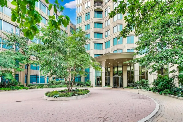 $295,000 | 400 North LaSalle Drive, Unit 1912, Chicago, IL 60654