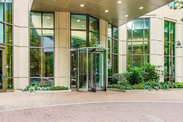 $295,000 | 400 North LaSalle Drive, Unit 1912, Chicago, IL 60654