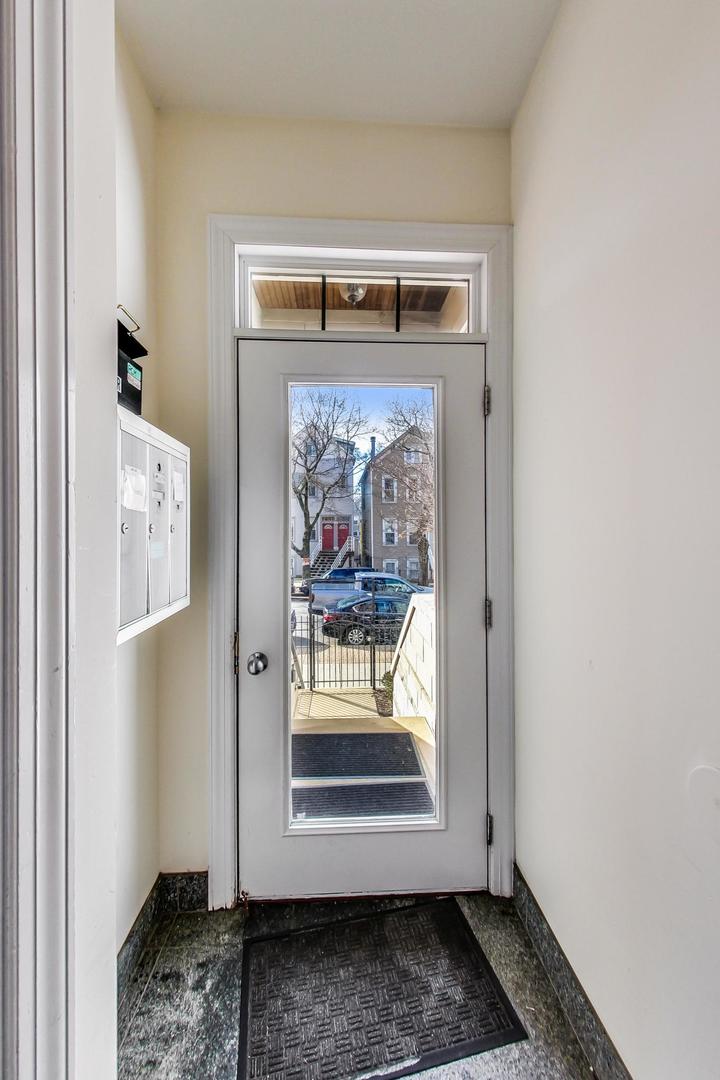 1330 West Fletcher Street, Unit 1 Chicago, IL 60657 - Photo 6 of 42