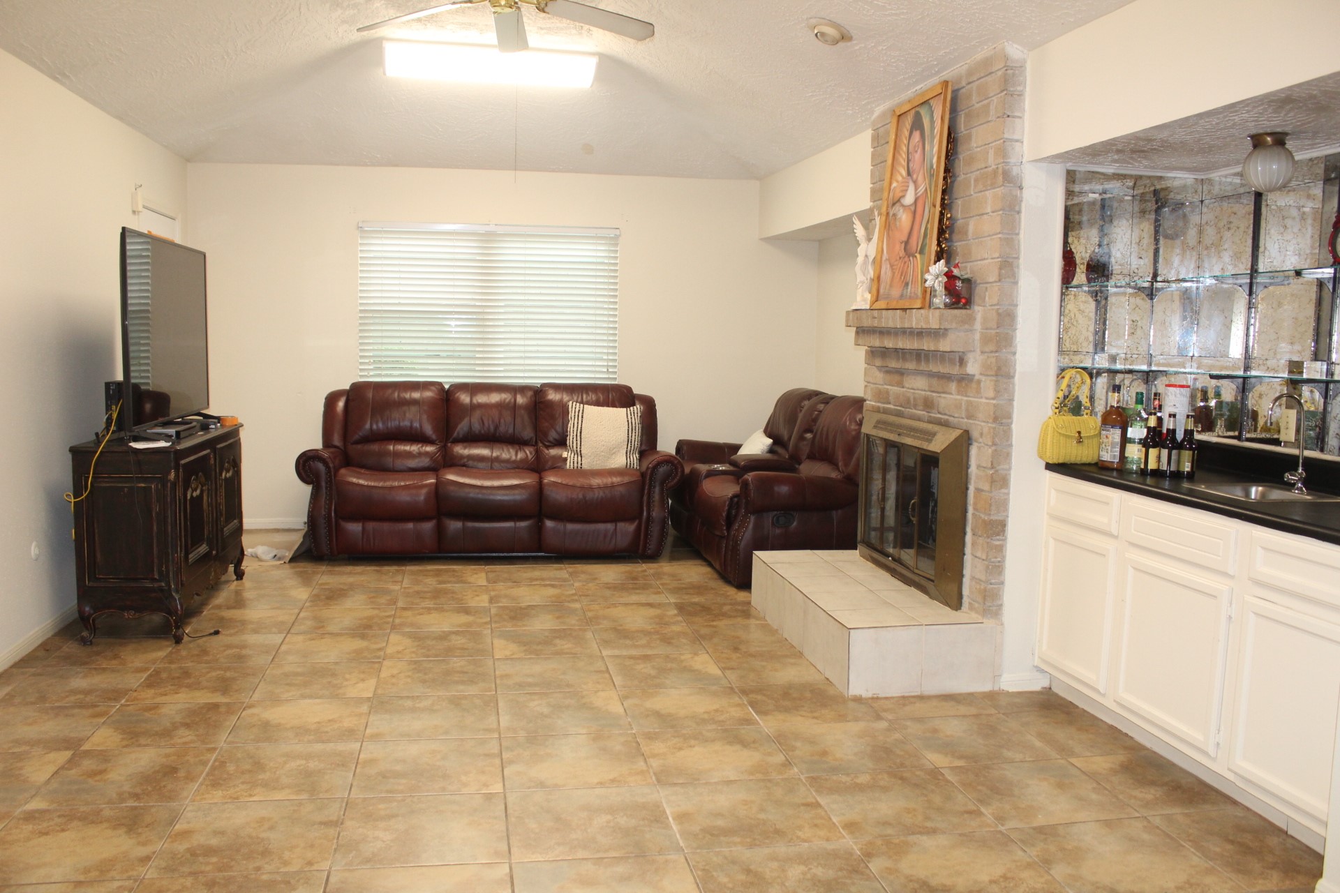 11303 Windmark Drive Houston, TX 77099 - Photo 17 of 29 a living room with furniture