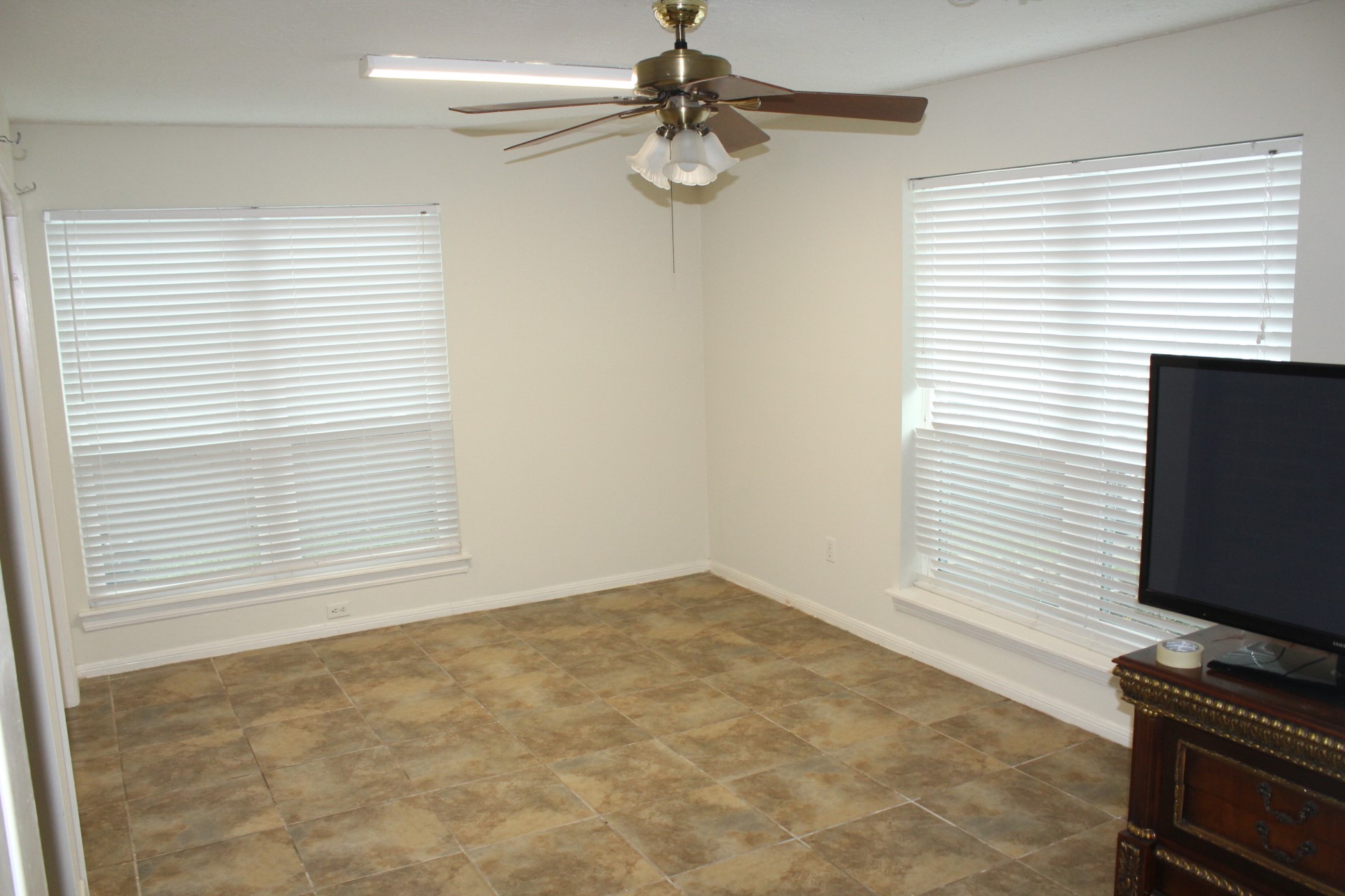 11303 Windmark Drive Houston, TX 77099 - Photo 20 of 29 a room with a flat screen tv and dresser