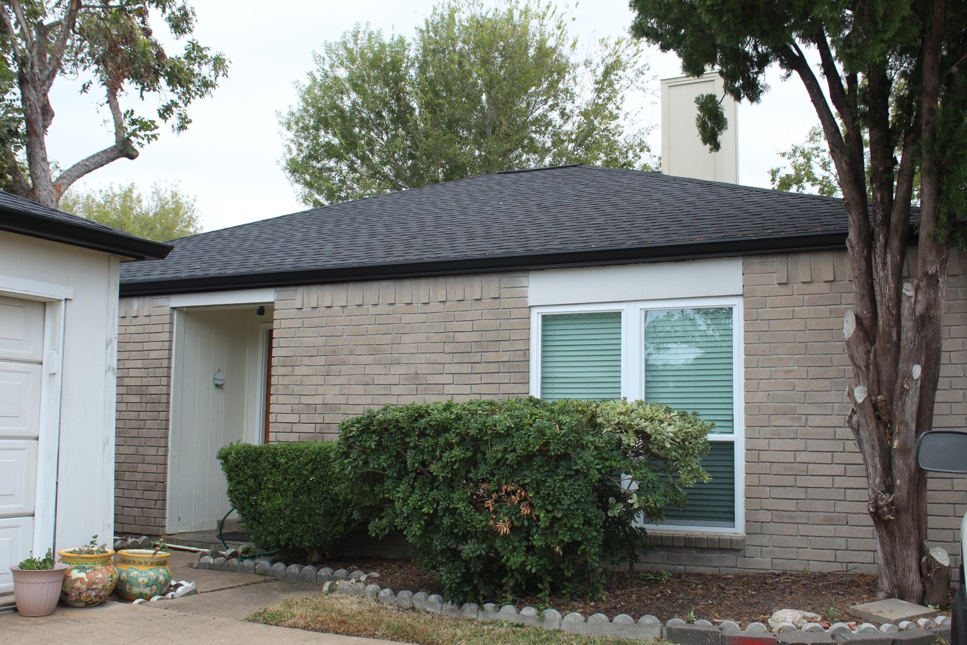 11303 Windmark Drive Houston, TX 77099 - Photo 2 of 29 a view of a house with a tree