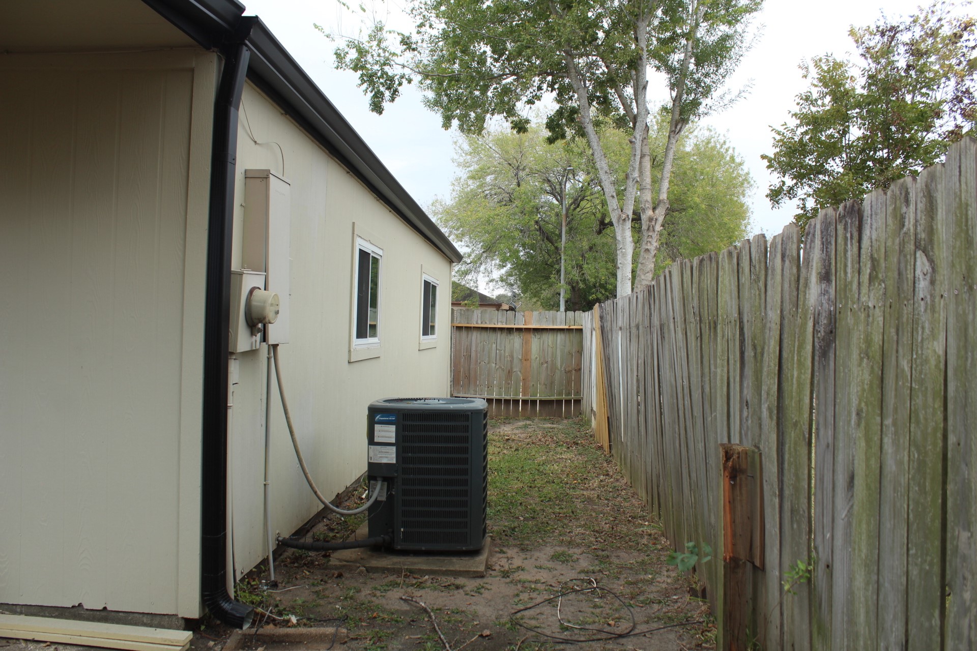 11303 Windmark Drive Houston, TX 77099 - Photo 3 of 29 a backyard of a house
