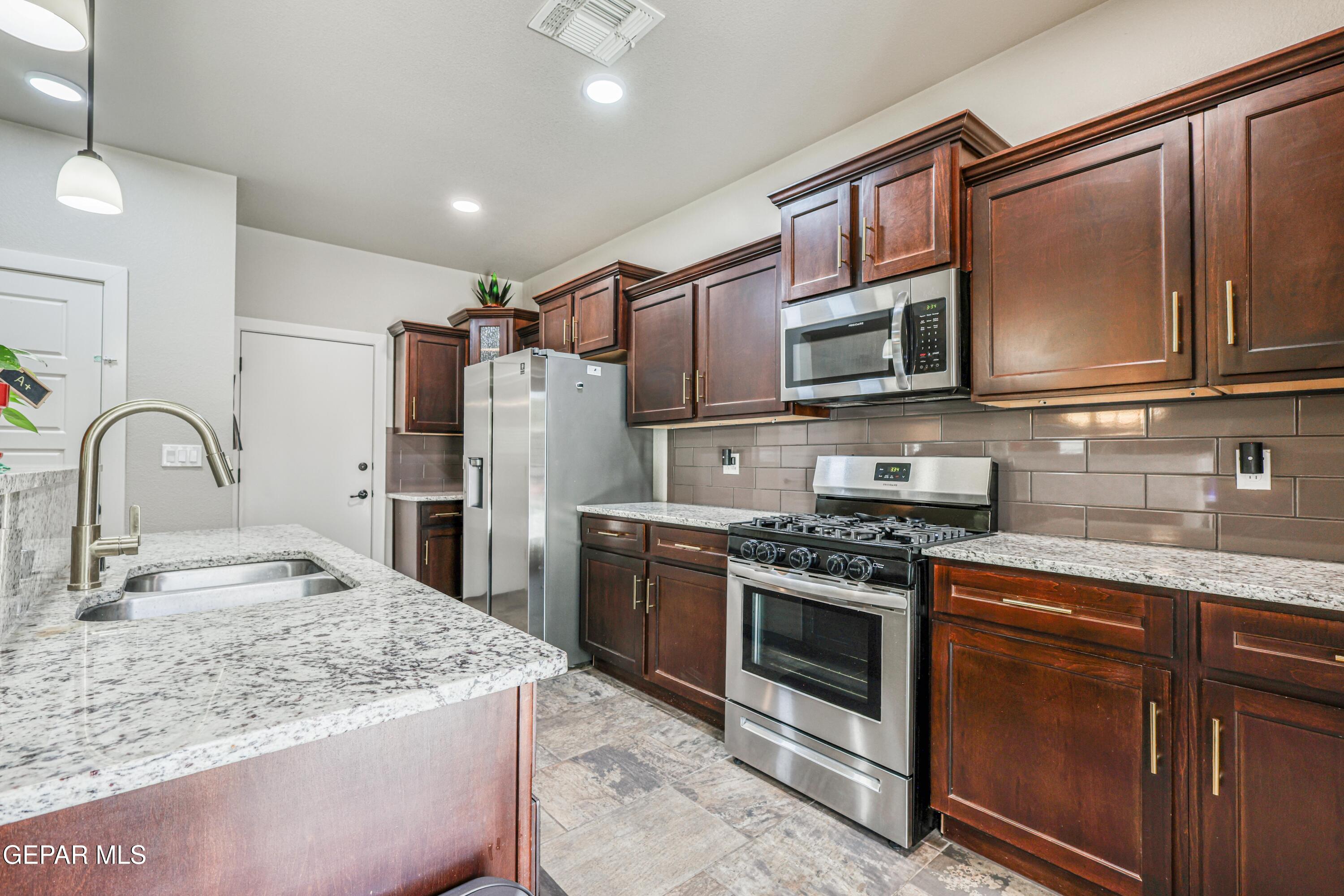 7821 Enchanted Ridge El Paso, TX 79911 - Photo 38 of 78 Enchanted Ridge 47