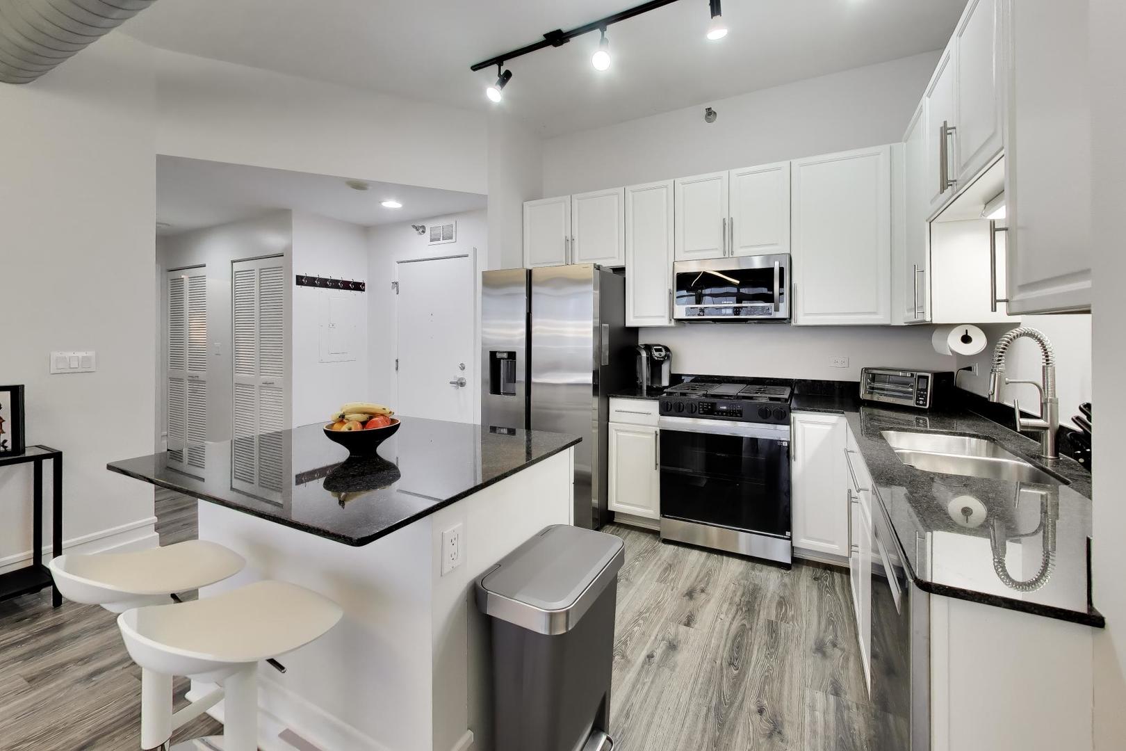 901 West Madison Street, Unit 1012 Chicago, IL 60607 - Photo 11 of 41 Gallery Image 11