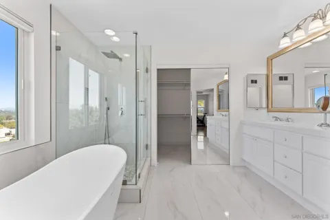 $1,549,900 | 3722 Sandpoint Court, Carlsbad, CA 92010