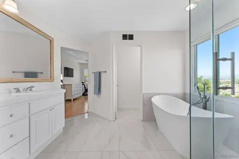 $1,549,900 | 3722 Sandpoint Court, Carlsbad, CA 92010