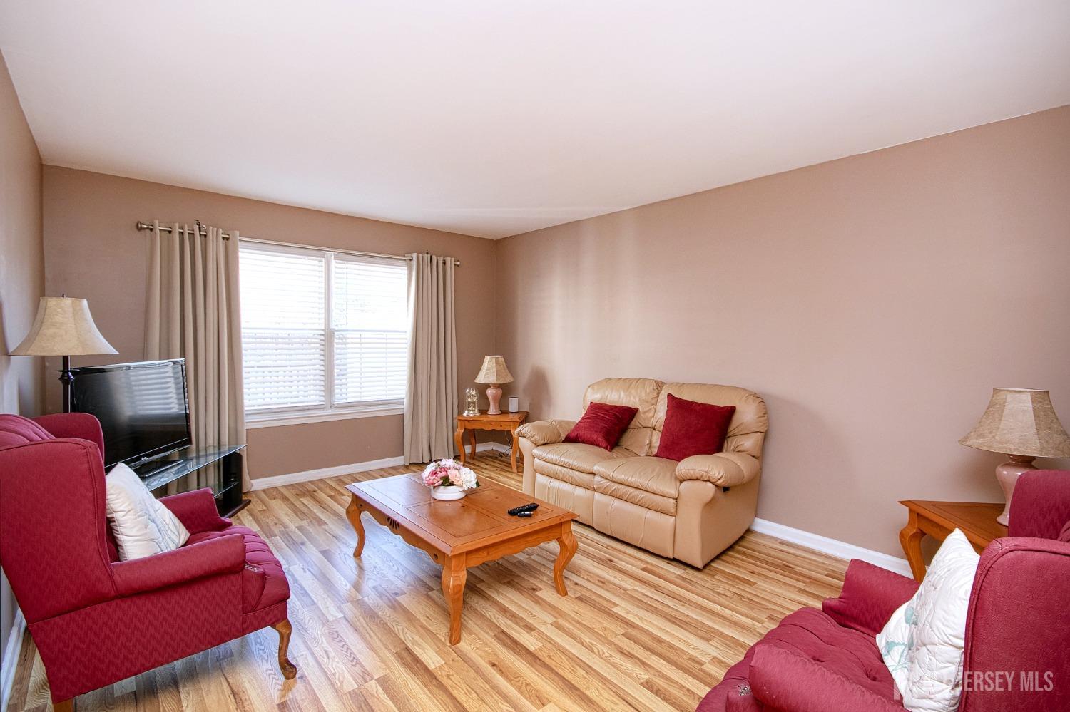 47 Alpine Road Holmdel, NJ 07733 - Photo 7 of 26