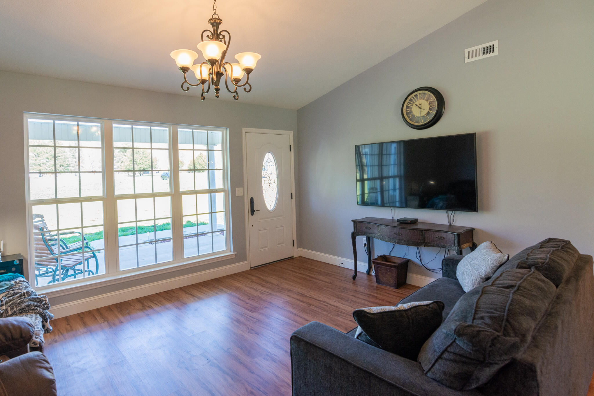 2090 West Valley Road Whitwell, TN 37397 - Photo 6 of 34 Living Room