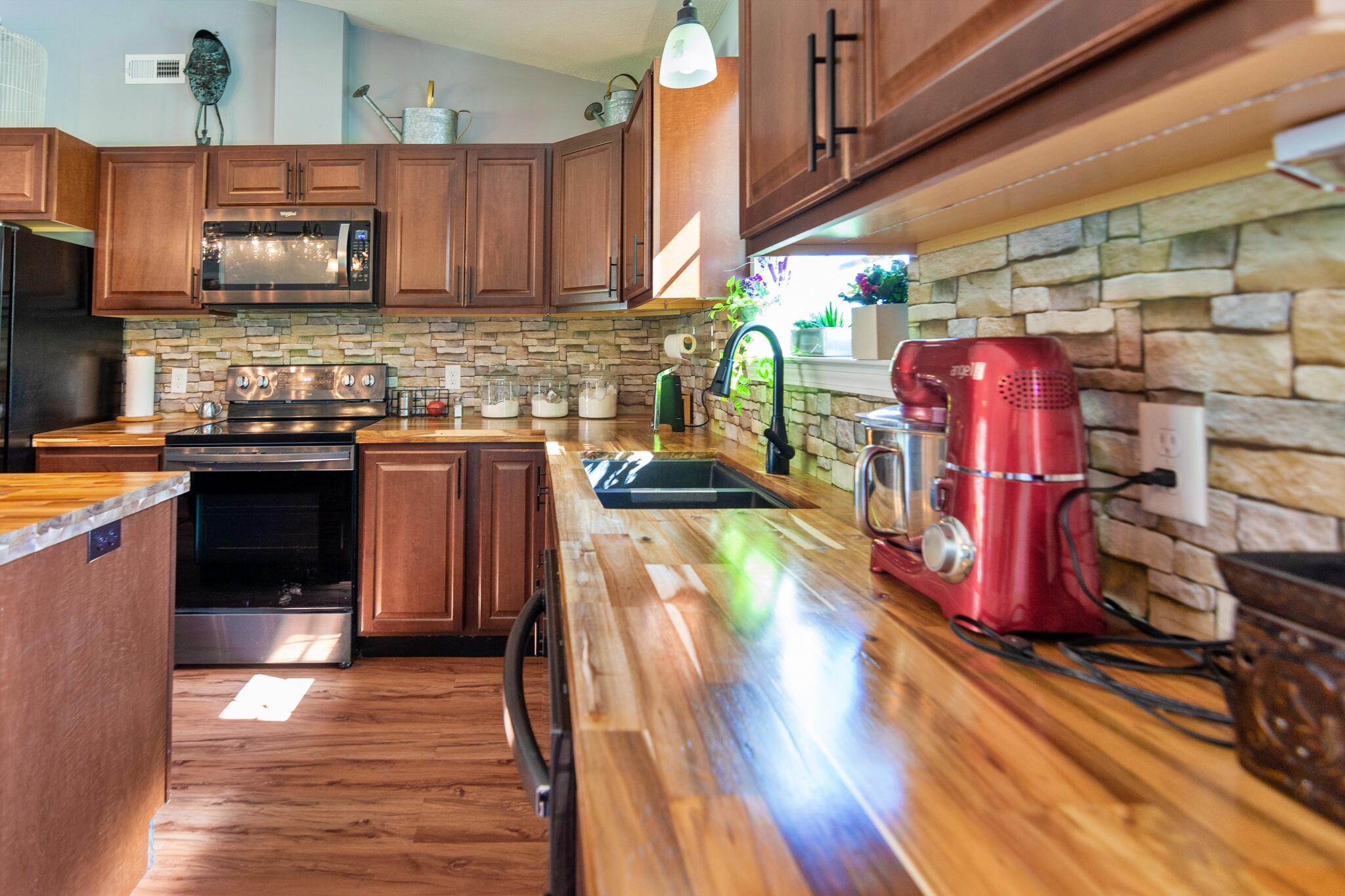 2090 West Valley Road Whitwell, TN 37397 - Photo 8 of 34 Kitchen 3
