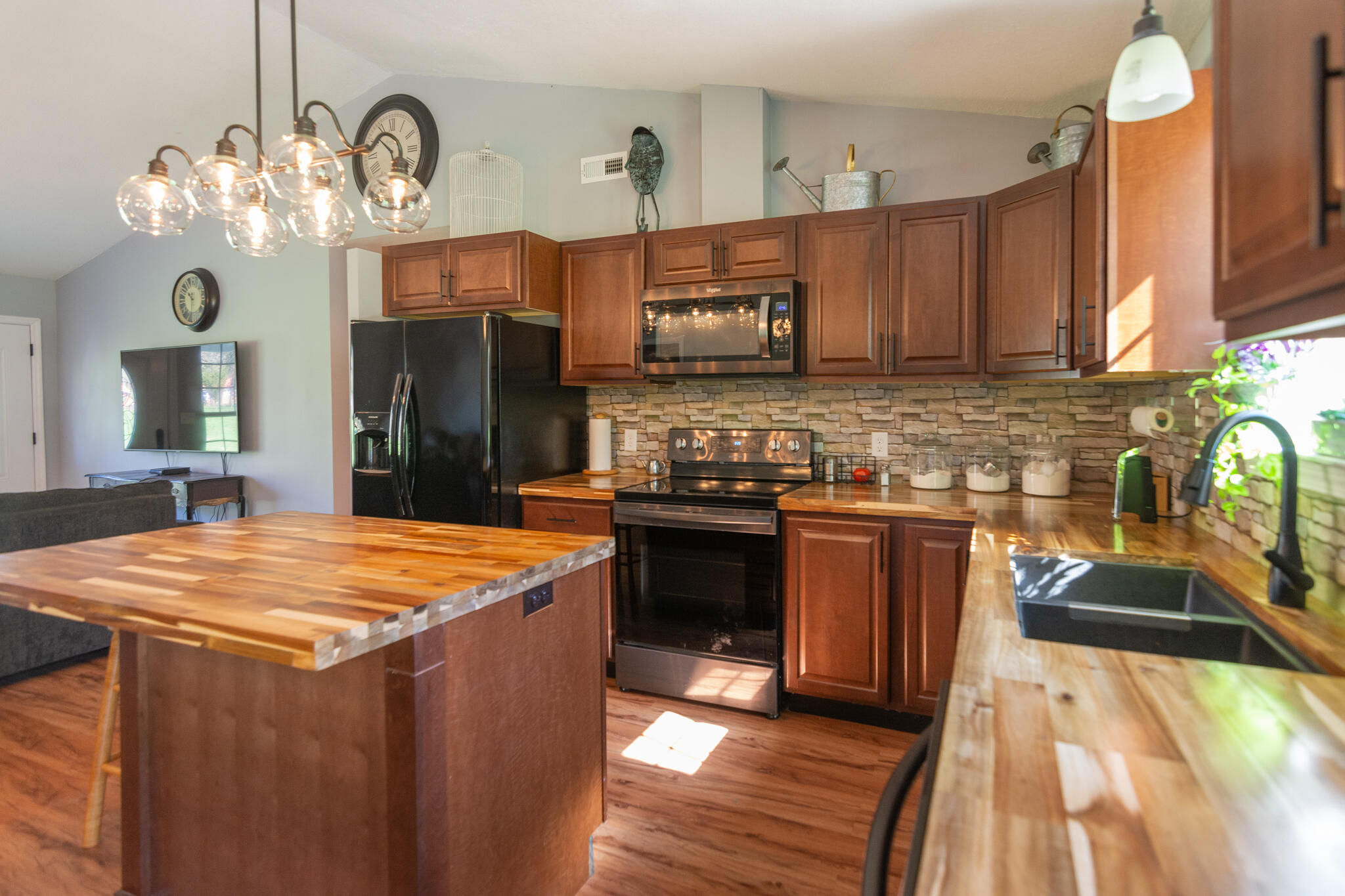 2090 West Valley Road Whitwell, TN 37397 - Photo 9 of 34 Kitchen