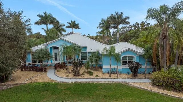 $950,000 | 424 Island Cay Way, Apollo Beach, FL 33572