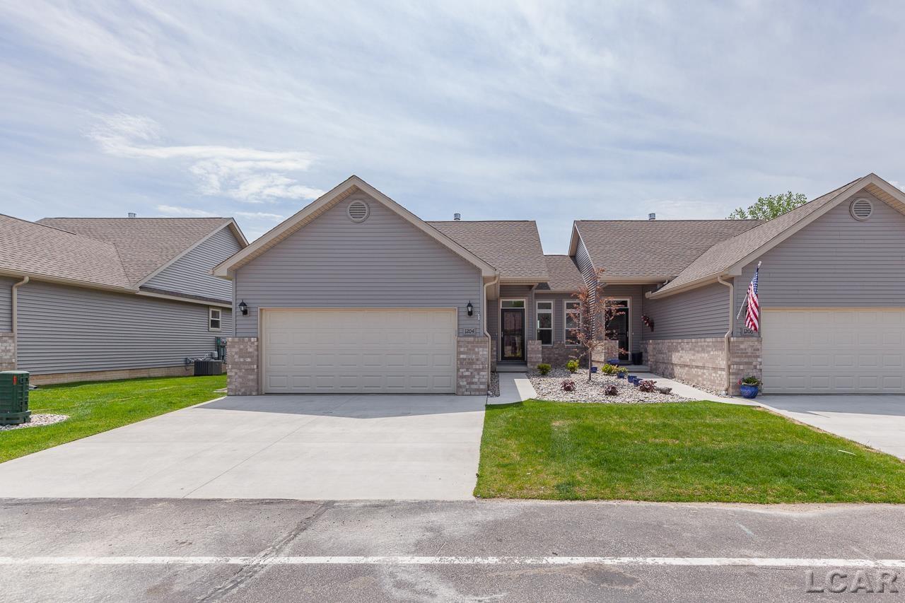 1204 Ridge Lane Tecumseh, MI 49286 - Photo 2 of 40 50142784-d52a4df4-ad15-4fd9-80c9-978f669f383a.JPG