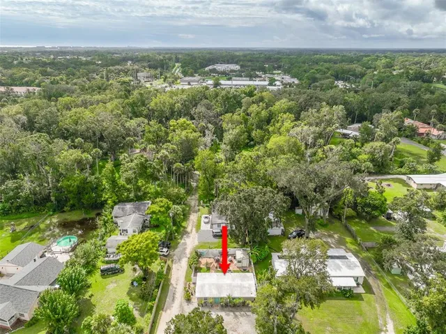 a view of a house with backyard