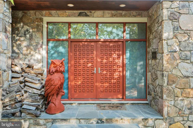 a view of a entryway door of the building