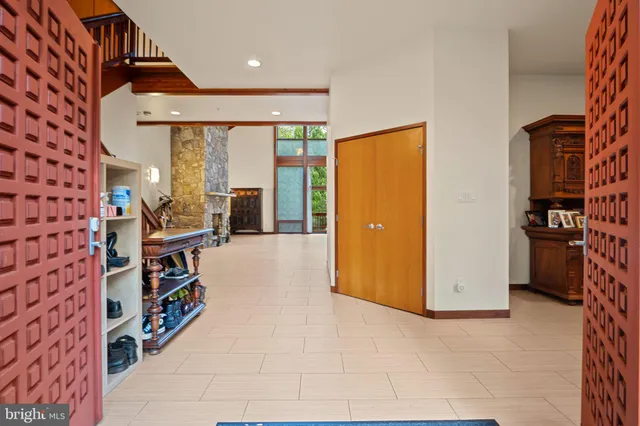 a view of an entryway with workspace