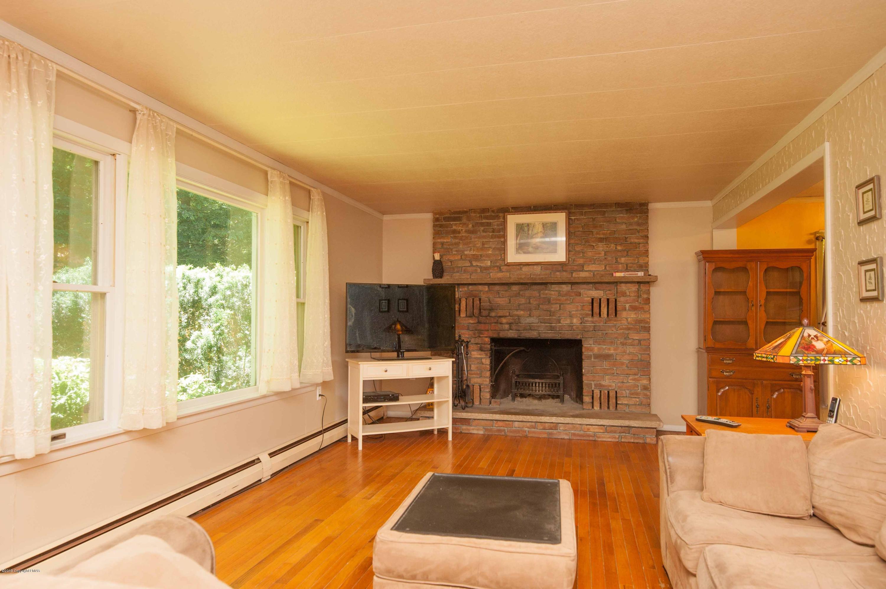 270 Gould Development Road Saylorsburg, PA 18353 - Photo 24 of 52 living room