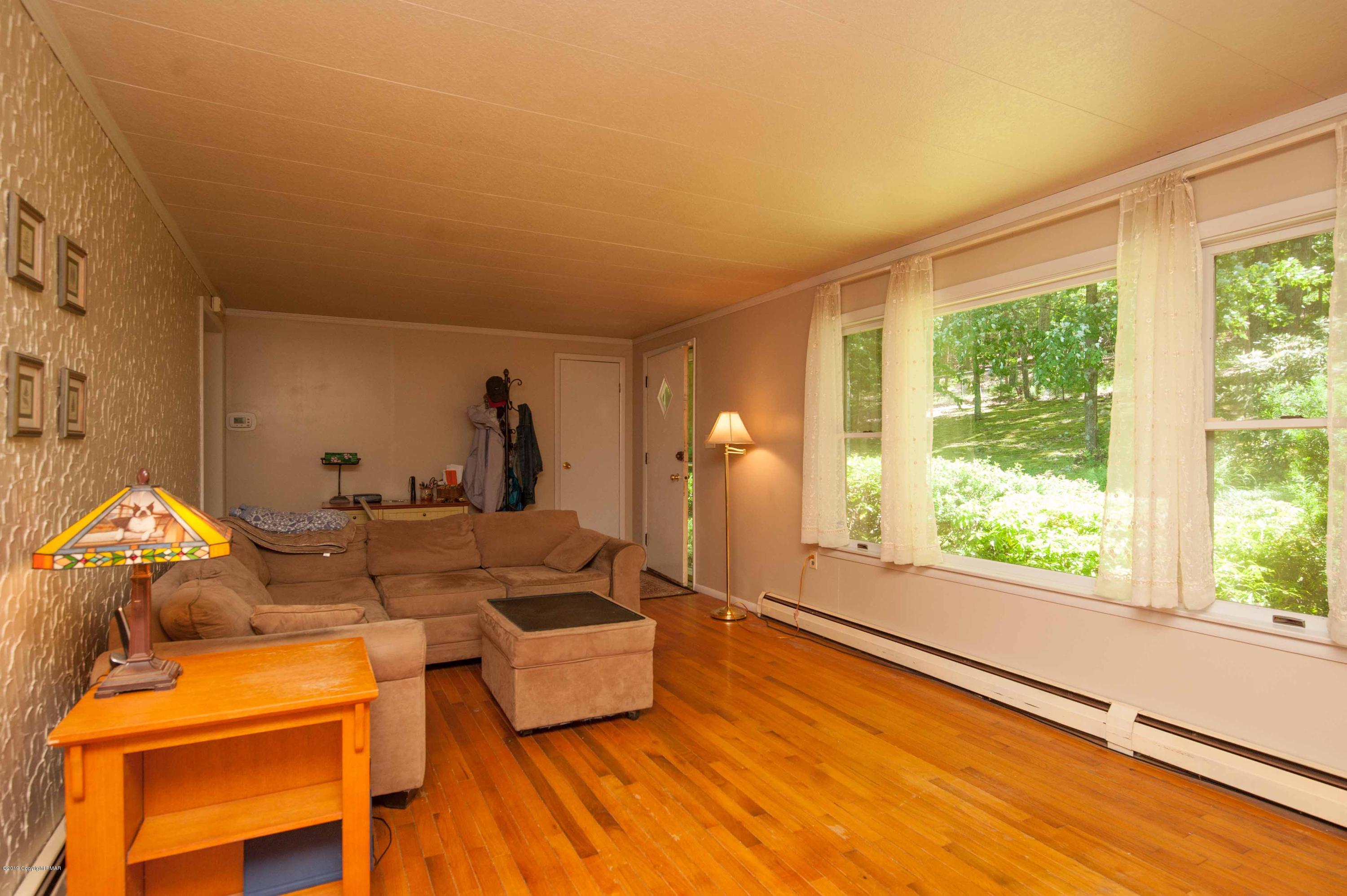 270 Gould Development Road Saylorsburg, PA 18353 - Photo 26 of 52 Living room