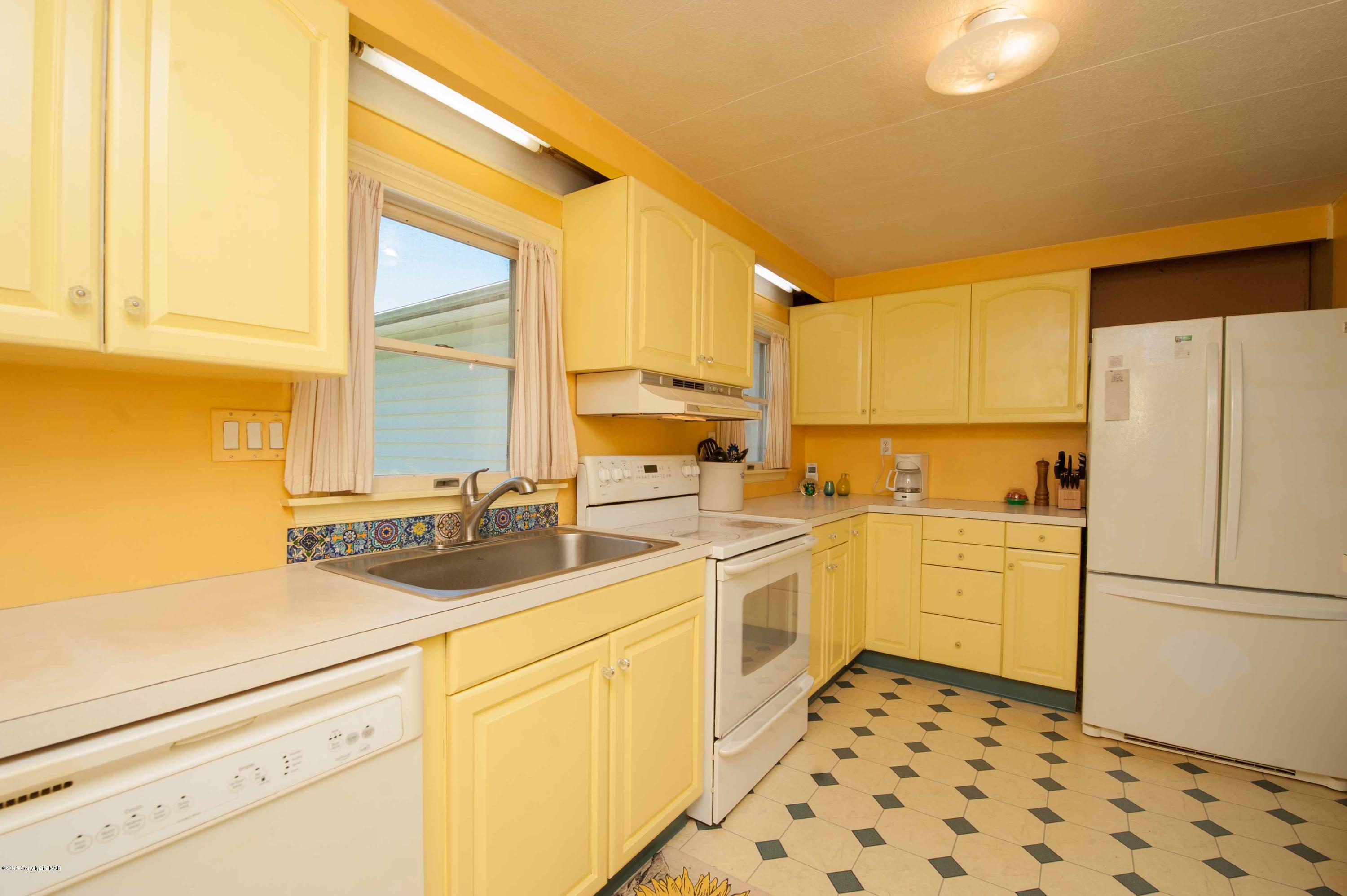 270 Gould Development Road Saylorsburg, PA 18353 - Photo 31 of 52 Kitchen